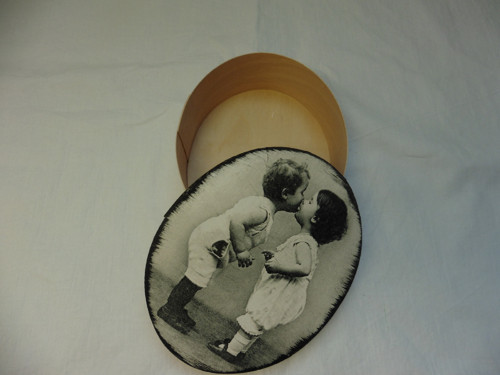 Krabička oválná zdobená — foto 2