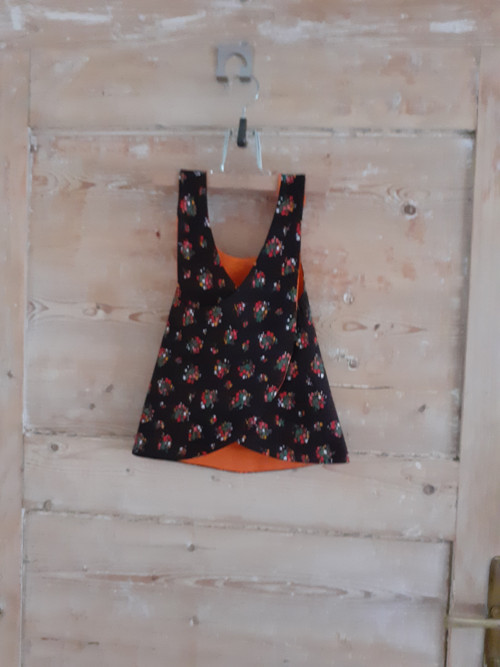 Zástěrka hnědá kytičková, vel. 98 — foto 2