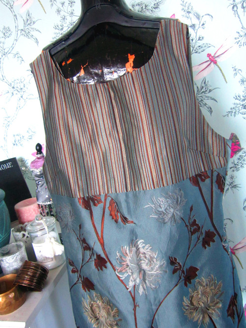 Šaty pencil, elegantní — foto 2