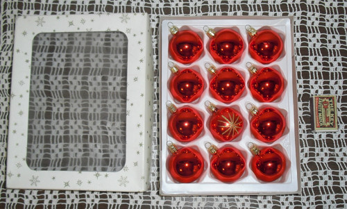 12x červené SKLENĚNÉ vánoční ozdoby — foto 3