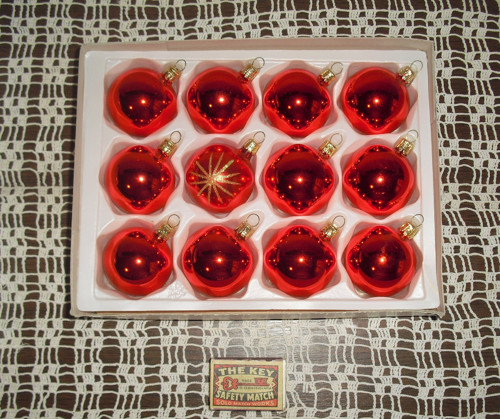 12x červené SKLENĚNÉ vánoční ozdoby — foto 2