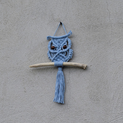 Macramé závěsná dekorace sova - sv. modrá — foto 3