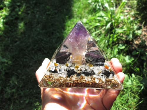Org. pyramida ,, Korunní čakry " — foto 3