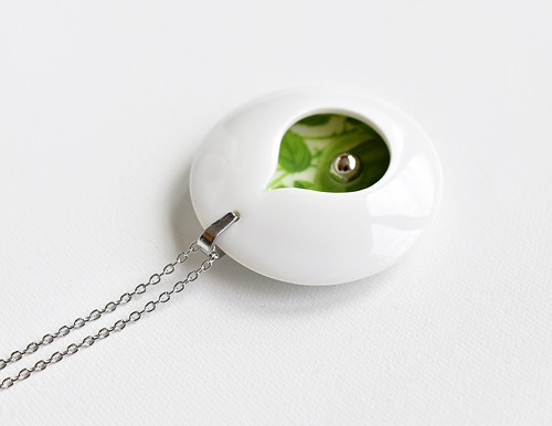 Introvert no.32 porcelánový náhrdelník — foto 3