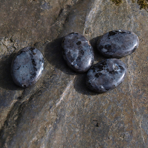 Labradorit - Larvikit 2,5 x 1,8 cm — foto 5