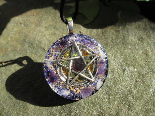 Org. šperk ,, Pentagram ochrany " s ametysty — foto 2