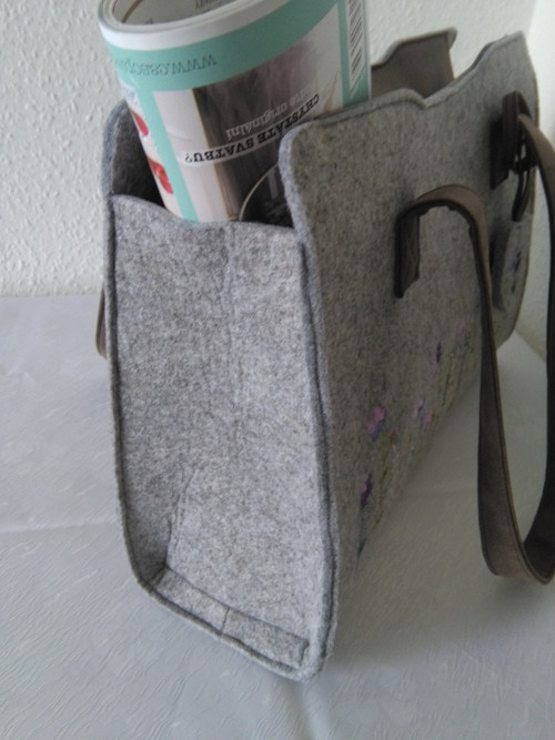 Violett (ručně vyšívaná kabelka) — foto 6