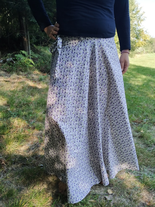 Půlkolová zavinovací sukně — foto 2