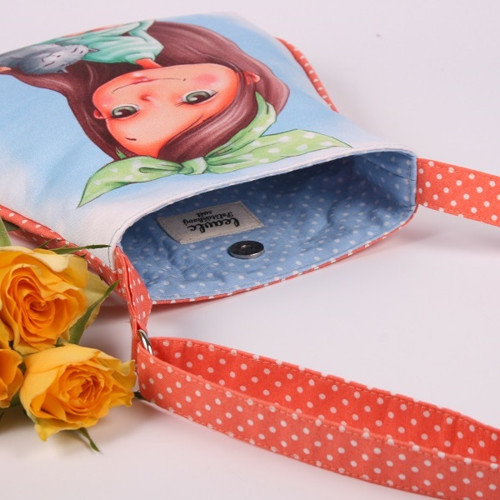 Kabelka s panenkou a kočkou — foto 4