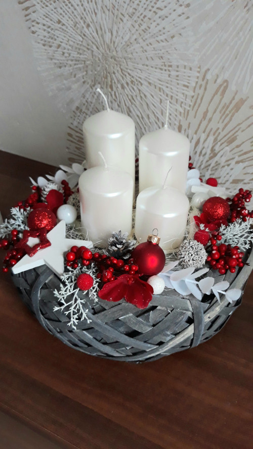 Vánoční svícen bíločervený — foto 2