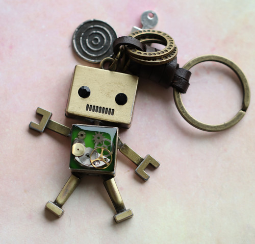 Robot - klíčenka — foto 2