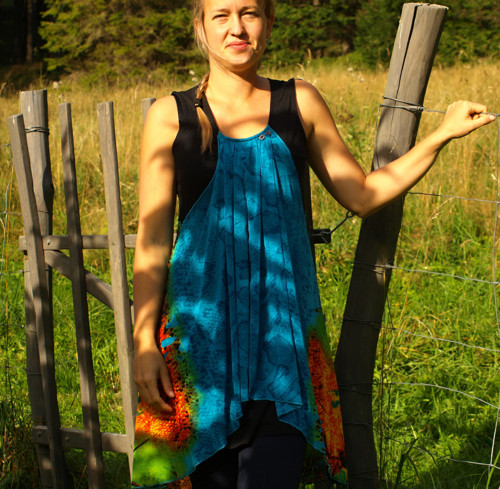 Extravagantní šaty — foto 2