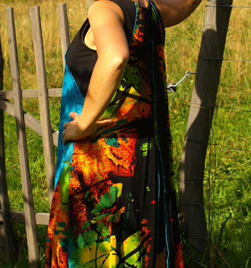 Extravagantní šaty — foto 6