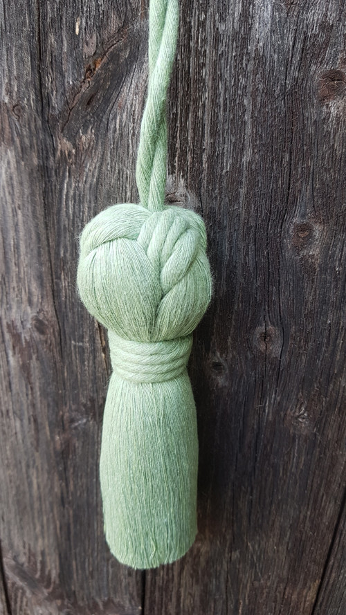 Boho macrame dekorační střapec jednobarevný — foto 2