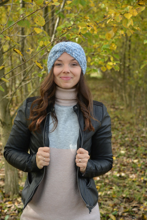 Čelenka Pom Pom nebesky modrá — foto 3