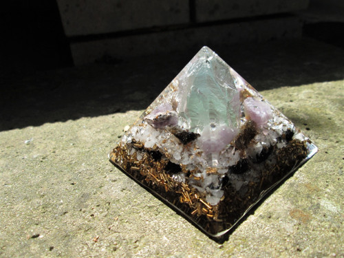 Org. pyramida ,, Tajemství Matky Země " — foto 3