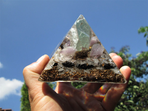 Org. pyramida ,, Tajemství Matky Země " — foto 4