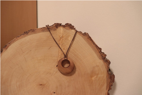 Dřevěný přívěšek - jabloň — foto 2