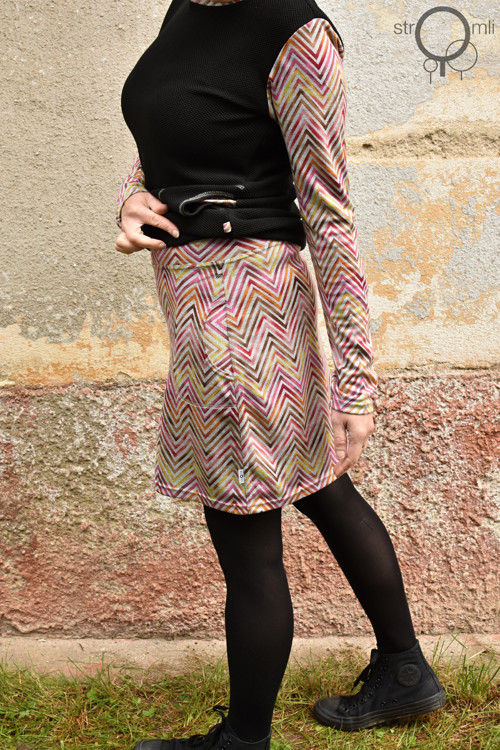 Sukénka s kapsami, XS — foto 4
