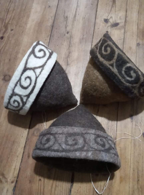 Čepice špičatá s motivem — foto 6