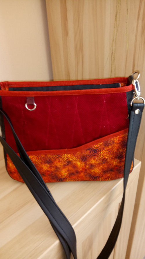Crossbody - vínová s černou — foto 6