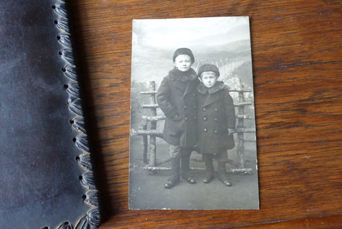 Bratři... stará fotografie — foto 3