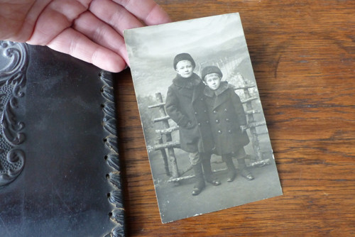 Bratři... stará fotografie — foto 2