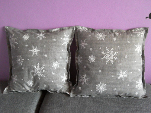 Bílé vločky na šedé — foto 3