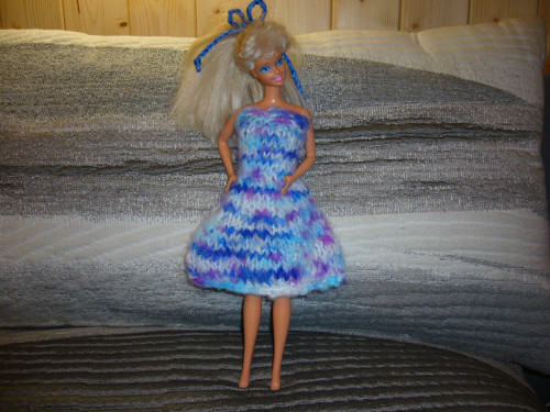 Barbie - modré šatičky — foto 3