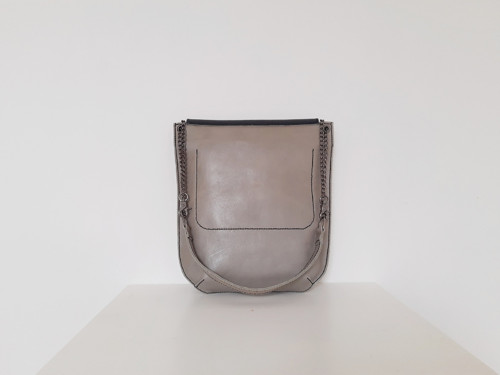 Šedočerná kožená crossbody kabelka — foto 4