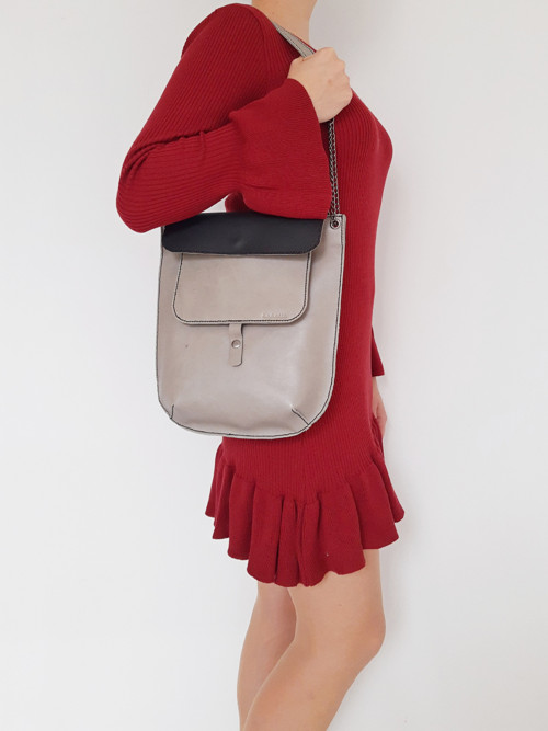 Šedočerná kožená crossbody kabelka — foto 5