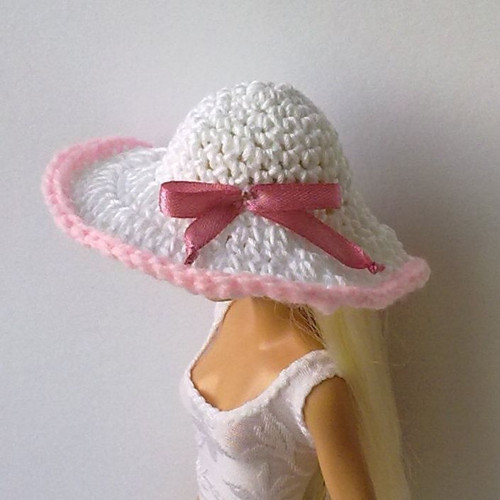 Oblečky pro Barbie - klobouček — foto 2