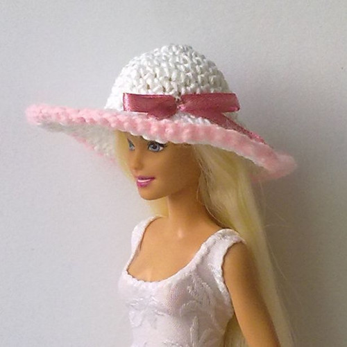 Oblečky pro Barbie - klobouček — foto 5