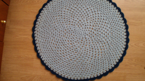 Háčkovaný modrý kobereček průměr 80 cm — foto 2