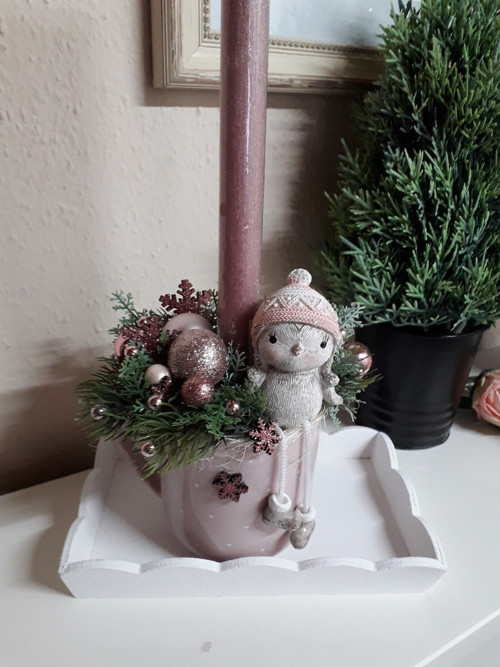 Vánoční svícen na dřevěném tácku — foto 2