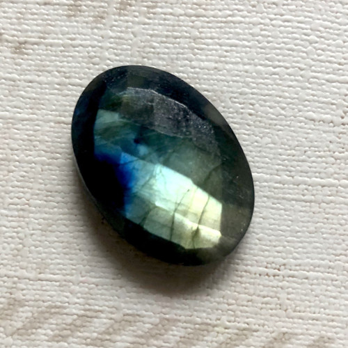 Labradorit brúsený kabošon ovál (LF001) — foto 2