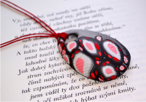 Náhrdelník šedočervený — foto 3