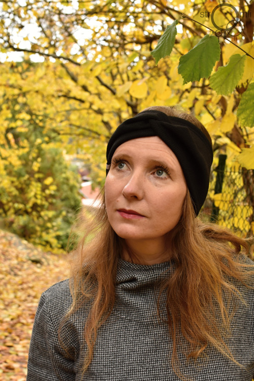 Hřeje mě na uších čelenka černá — foto 4