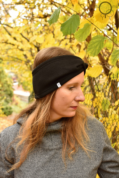 Hřeje mě na uších čelenka černá — foto 3