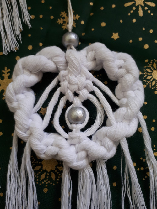 Vánoční Macramé ozdoba věneček — foto 2
