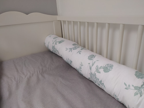Dva mantinely ŽÍŽALY do dětské postýlky — foto 4