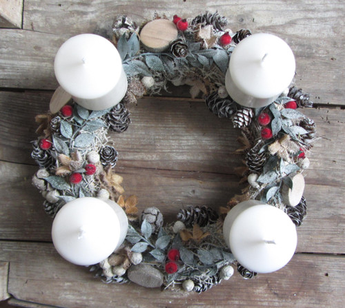 Zasněžený adventní svícen — foto 2
