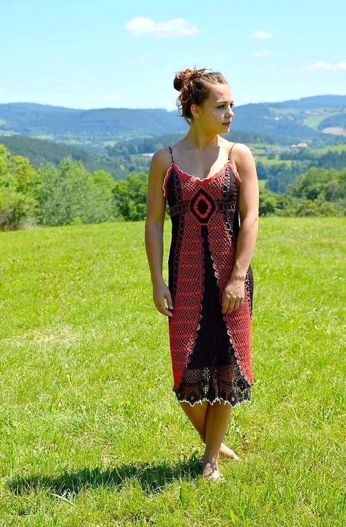 Háčkované šaty ELEGANCY — foto 2