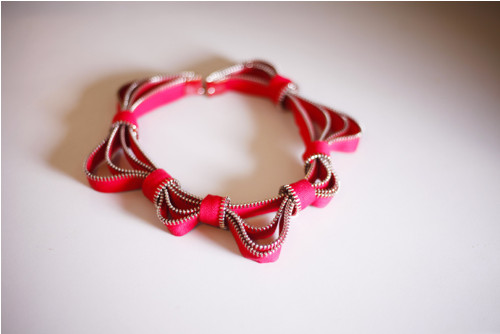 Šitý ziperkový náhrdelník - Red — foto 3