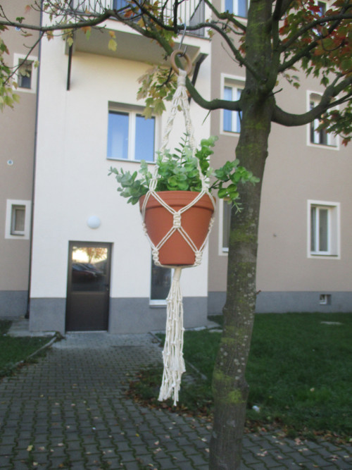 Závěsný květináč macramé — foto 4