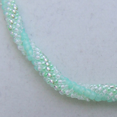 Šitý náhrdelník Soft Mint — foto 4