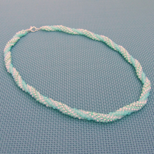 Šitý náhrdelník Soft Mint — foto 2
