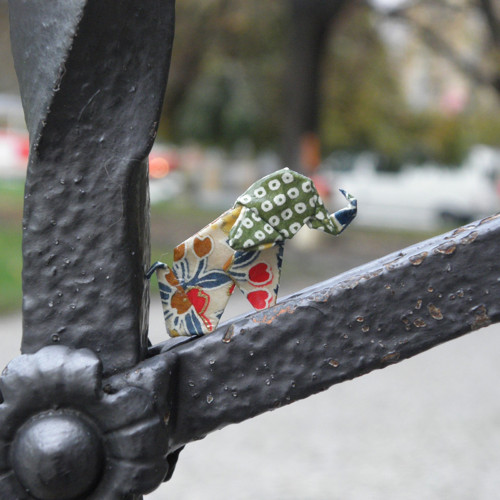 Sloník - origami brož — foto 3