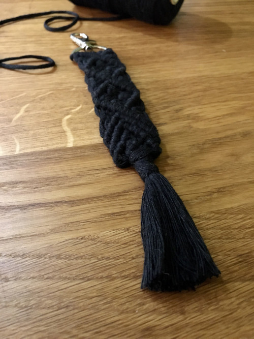 Macramé klíčenka (přívěsek) - black — foto 3
