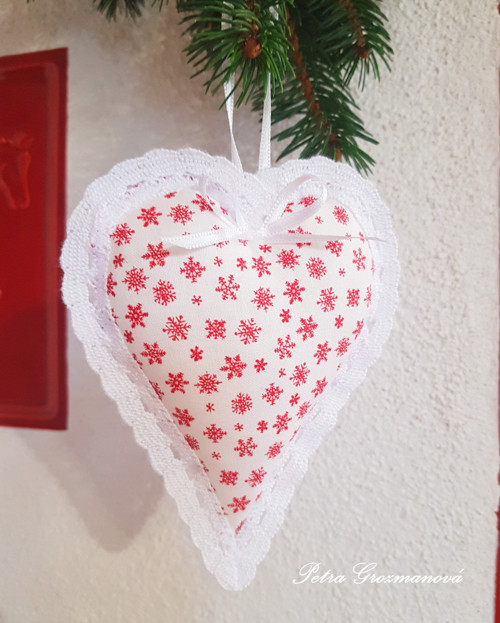 Běhoun s aplikací bílé krajky. — foto 2